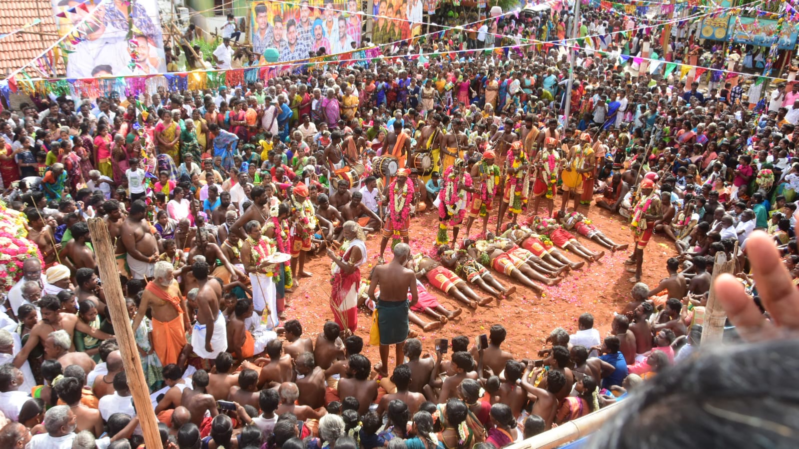 முடுவார்பட்டி கிராமத்தில் அமைந்துள்ள  ஸ்ரீ காமாட்சிஅம்மன், காஞ்சரடி, கழுவடி, சுவாமிகள் உற்சவ விழா 