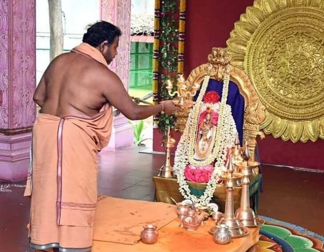 வேலூர் ஸ்ரீபுரம் ஸ்ரீ நாராயணி பீடத்தில் மங்கள நாராயணிக்கு சிறப்பு அலங்காரம்