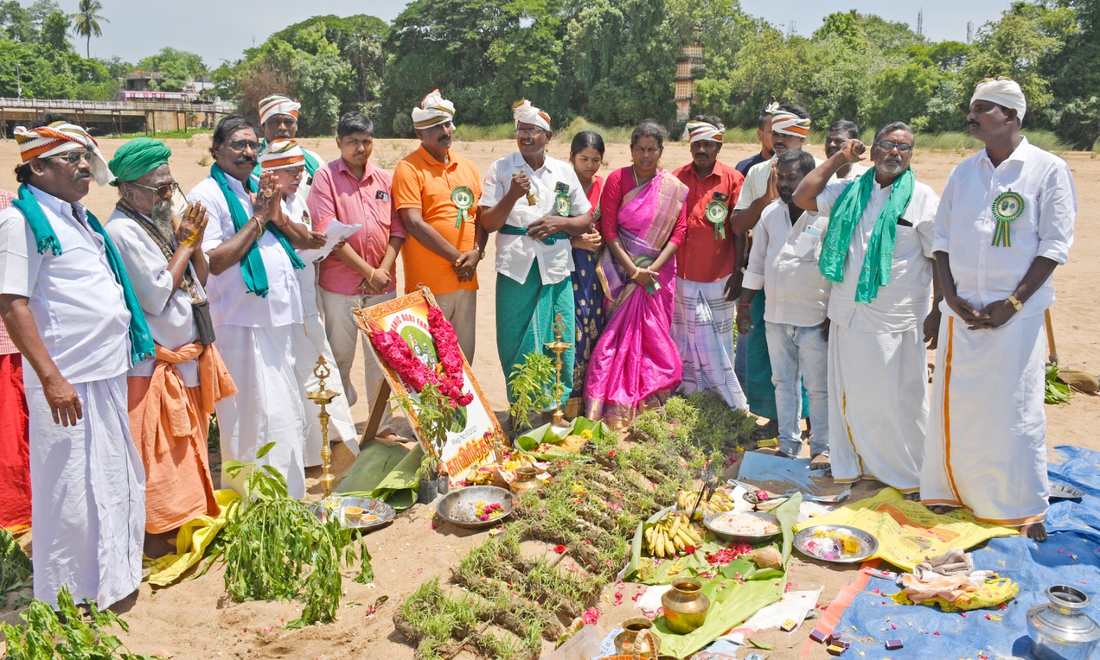 விவசாயிகள் காவிரி அன்னைக்கு சிறப்பு பூஜை