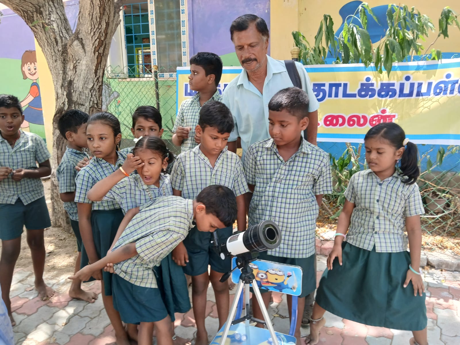 பாளையங்கோட்டை மாநகராட்சி பள்ளியில் கோள்கள் திருவிழா