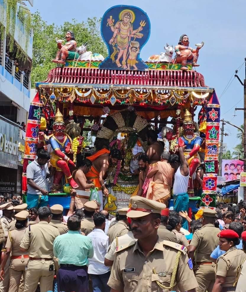 காரைக்கால் அம்மையார் மாங்கனி திருவிழா மூன்றாம் நாள் பிச்சாண்டவர் ( சிவபெருமான் ) வீதியுலா, மாங்கனி இறைத்தல்