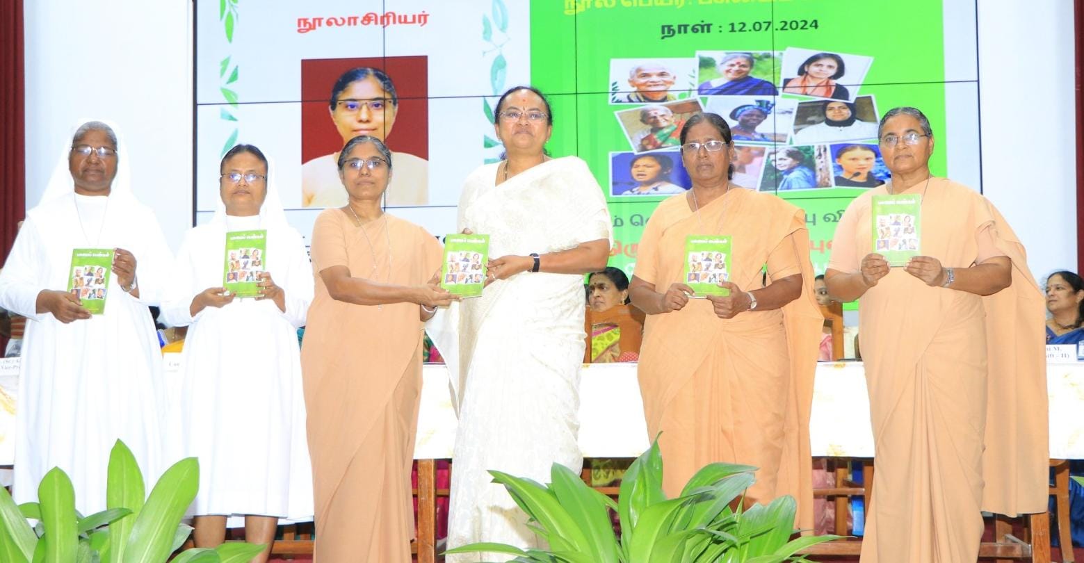 காட்பாடி அக்சிலியம் மகளிர் கலை கல்லூரியில் பேரவை தொடக்க விழா மற்றும் பசுமைப் பெண்கள் எனும் புத்தக வெளியீட்டு விழா!