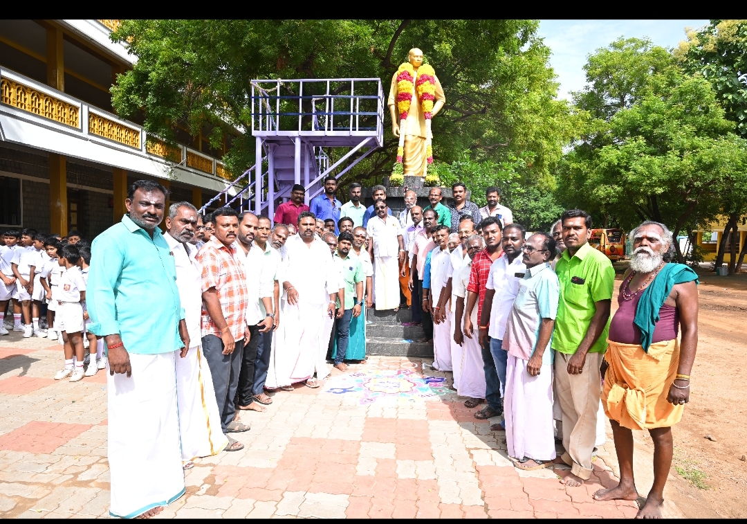 பாலமேட்டில் காமராஜர் பிறந்தநாளையொட்டி சிலைக்கு அரசியல் தலைவர்கள் மாலை அணிவித்து மரியாதை