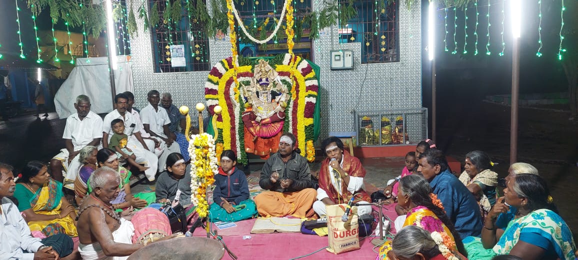 பெரணமல்லூர் அருகே  கெங்கையம்மன் கோயிலில் ஊஞ்சல் தாலாட்டு