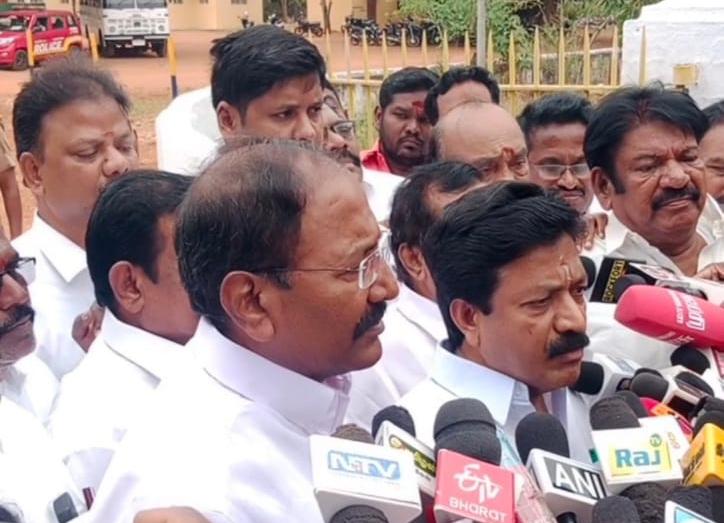 கள்ளச்சாராயத்தை கட்டுப்படுத்தாமல் அதிமுக மீது பொய்வழக்கு போடுவதா?