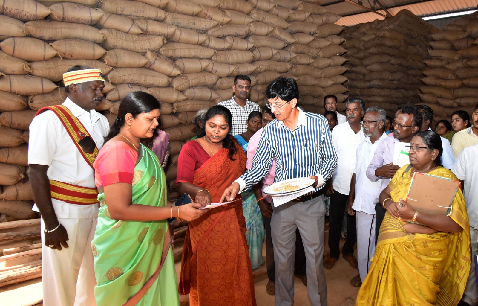 தமிழ்நாட்டில் நெல் கொள்முதல் சரிவு    'சாகுபடி பரப்பு குறைந்ததே காரணம்'