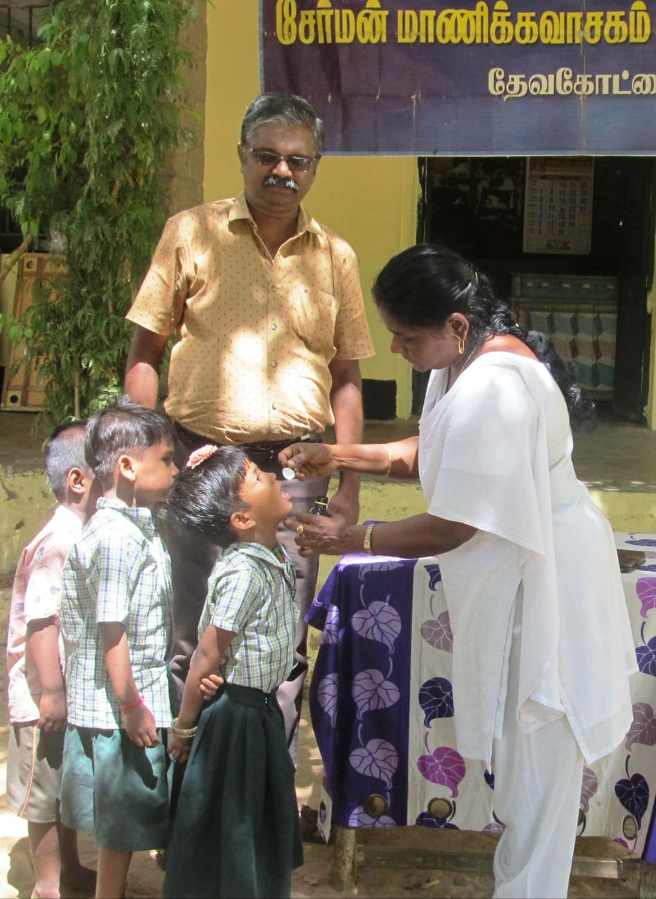 மாணவர்களுக்கன வைட்டமின் ஏ திரவம் வழங்கும் முகாம் 