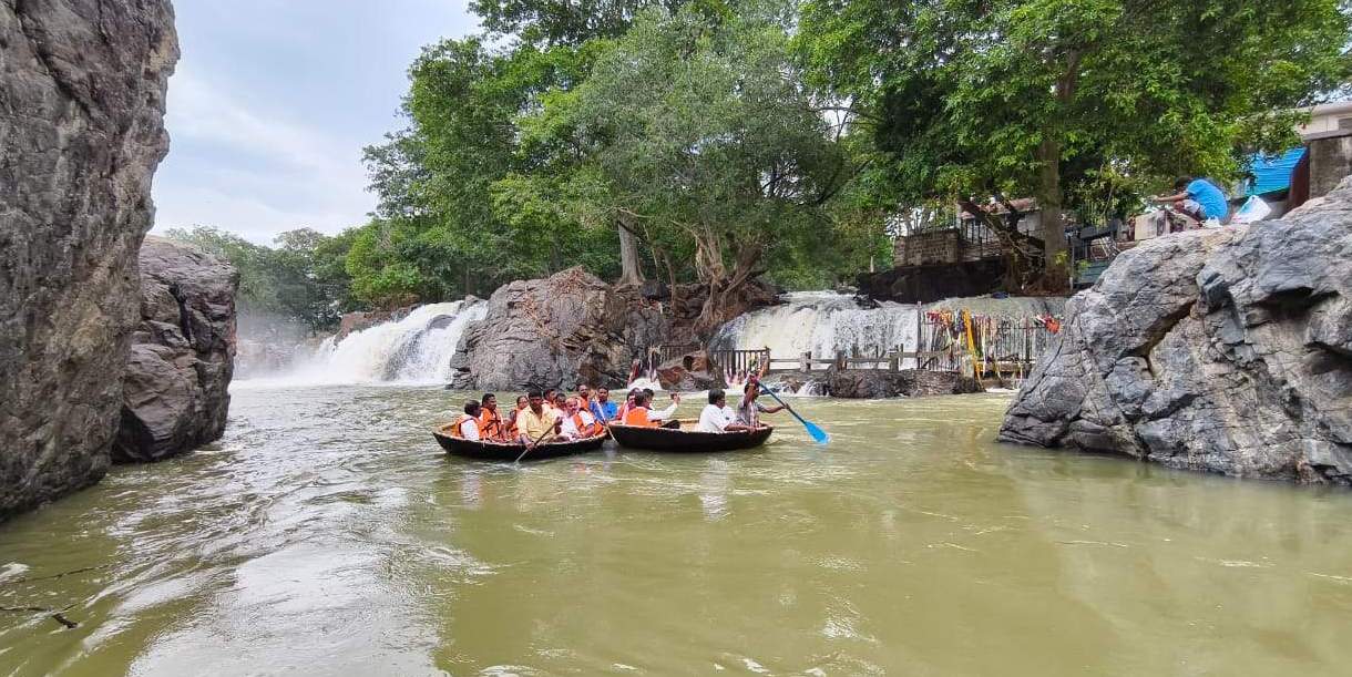 ஒகேனக்கல் பரிசல் பயணம் தொடக்கம்