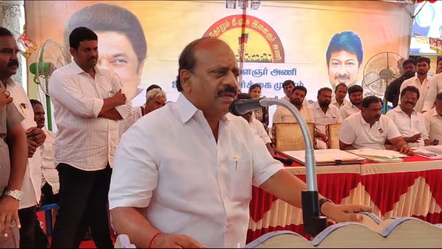 'நடிகர்களின் முதல்வர் கனவை பொய்யாக்க வேண்டும்'