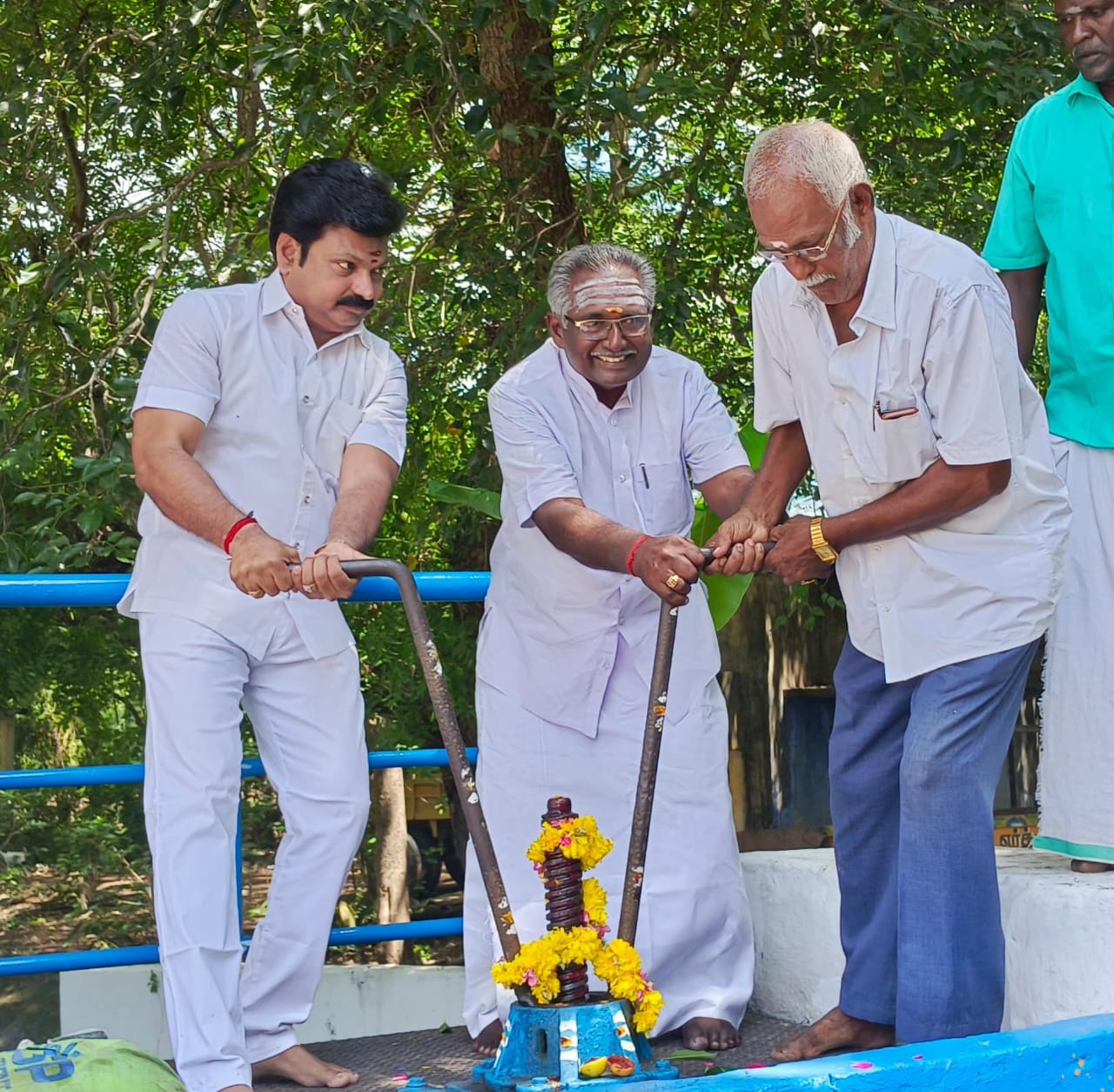 காரைக்கால் மாவட்டம் நிரவி - திருபட்டினம் பகுதி விவசாய பாசன நீர்  - சட்டமன்ற உறுப்பினர் என்டிஆர் திறந்து வைத்தார்