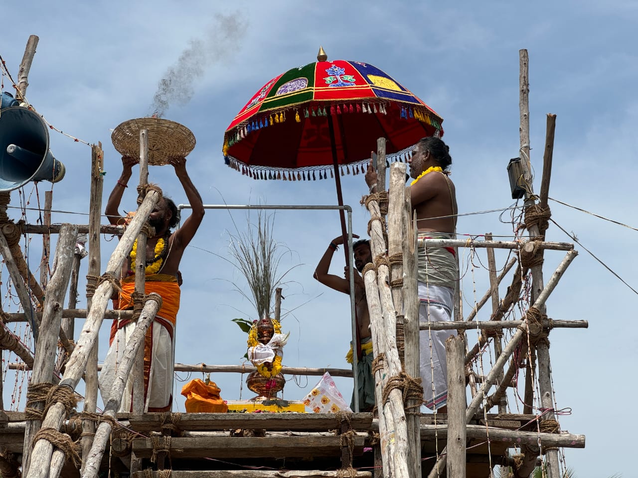 பேராவூரணி அருகே ஆவணம் பெரியநாயகிபுரம் சுயம் பிரகாச சுவாமி கோயிலில் அஷ்டபந்தன மஹா கும்பாபிஷேகம்