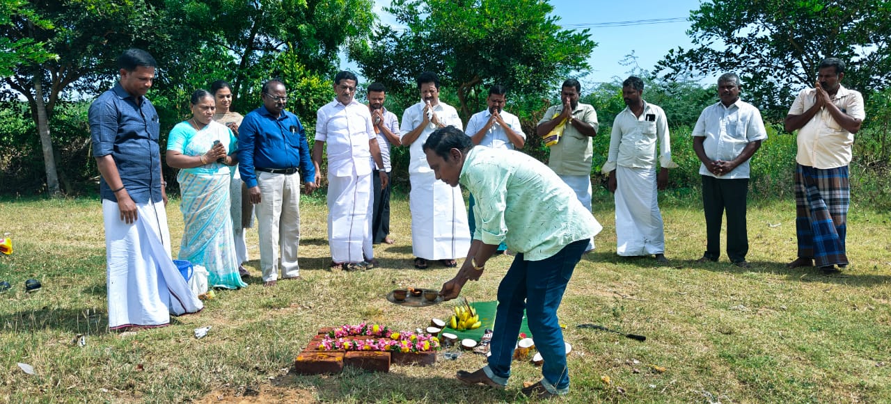 வேளாண் பொறியியல் துறை சார்பில் ரூ.20 லட்சம் மதிப்பீட்டில் இயந்திரக் கூடம் அமைக்க அடிக்கல் நாட்டு விழா