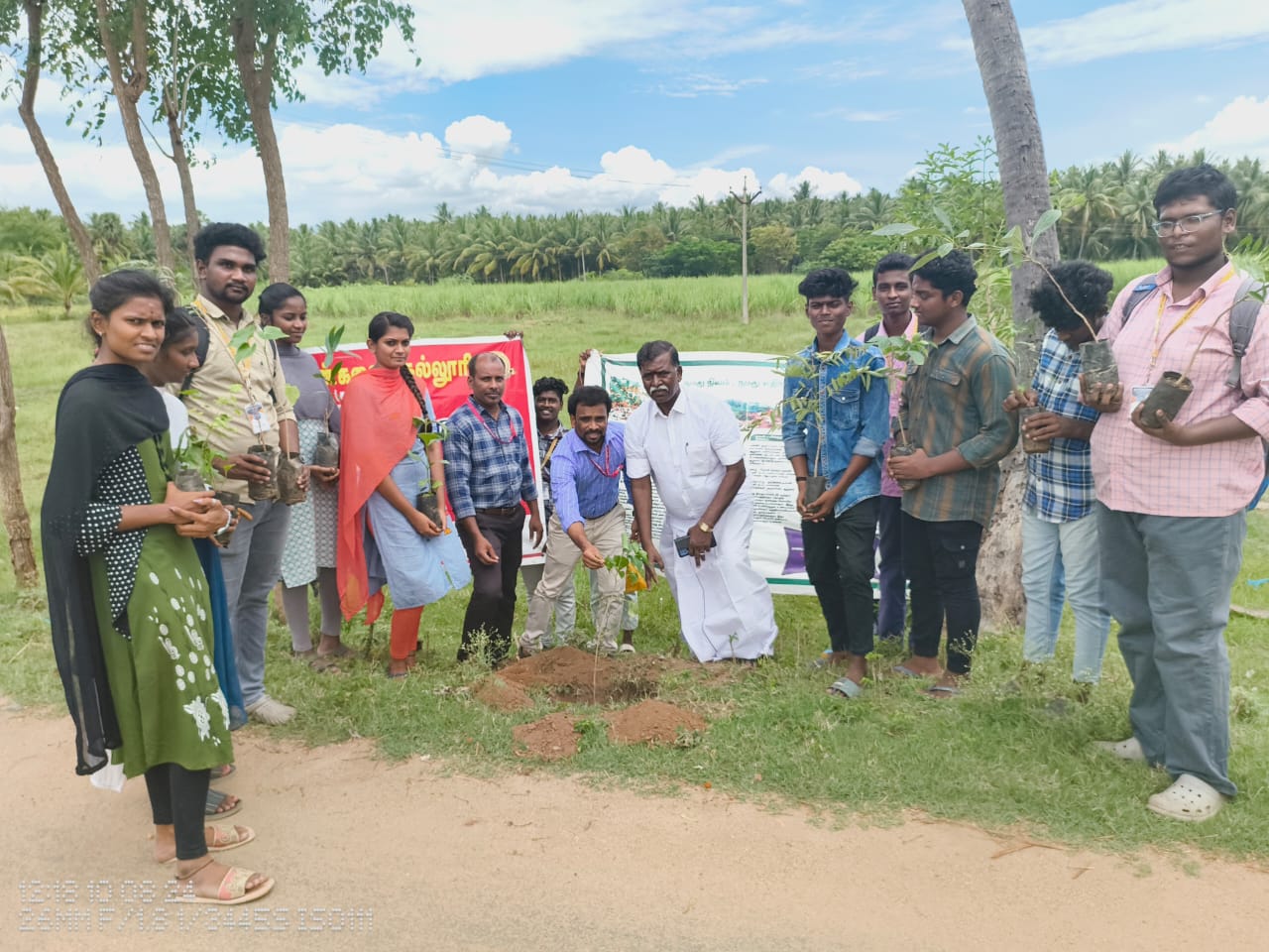 ஜிடிஎன் கலைக்கல்லூரி சமூகப்பணித்துறை சார்பில் மரக்கன்றுகள் நடும் விழா & இயற்கை பாதுகாப்பு விழிப்புணர்வு முகாம்.