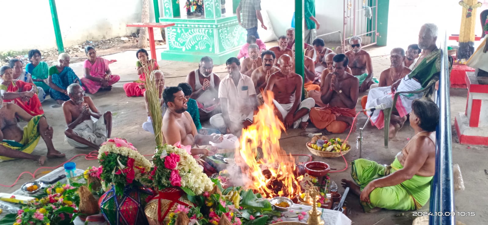 தெ.மேட்டுப்பட்டி கிராமத்தில்  ஸ்ரீதேவி பூமாதேவி சமேத வரதராஜ பெருமாள் கோவிலில் 48 வது நாள் மண்டல பூஜை