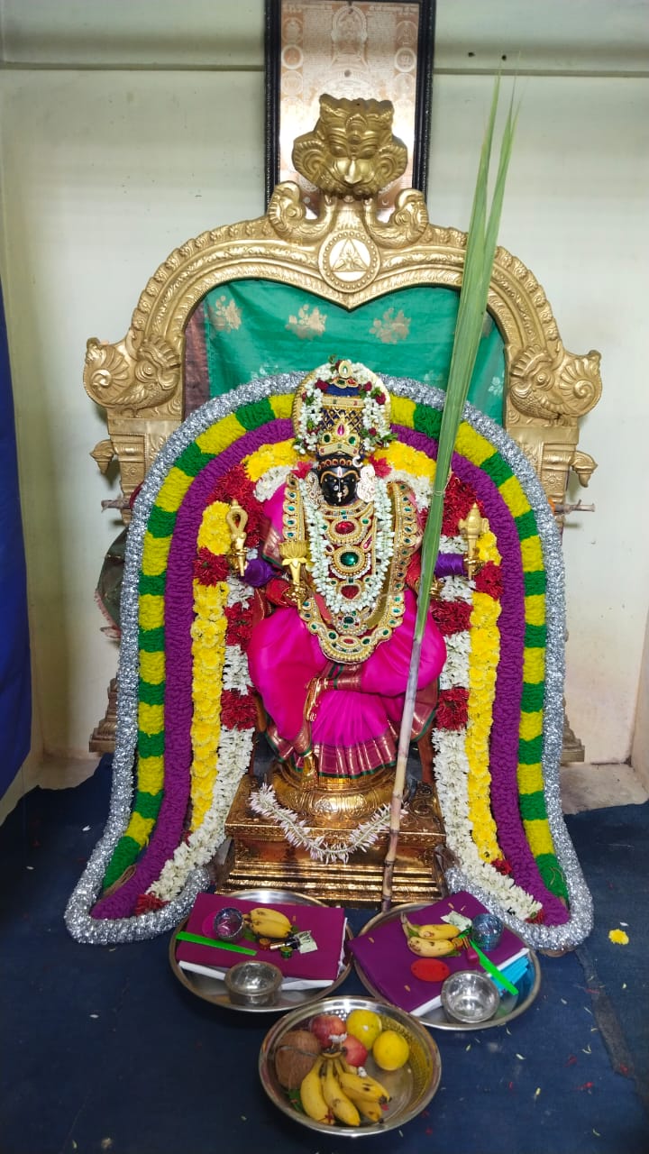 நவராத்திரி கொலு விழாவில் காமாட்சி அம்மன் அலங்காரம்*