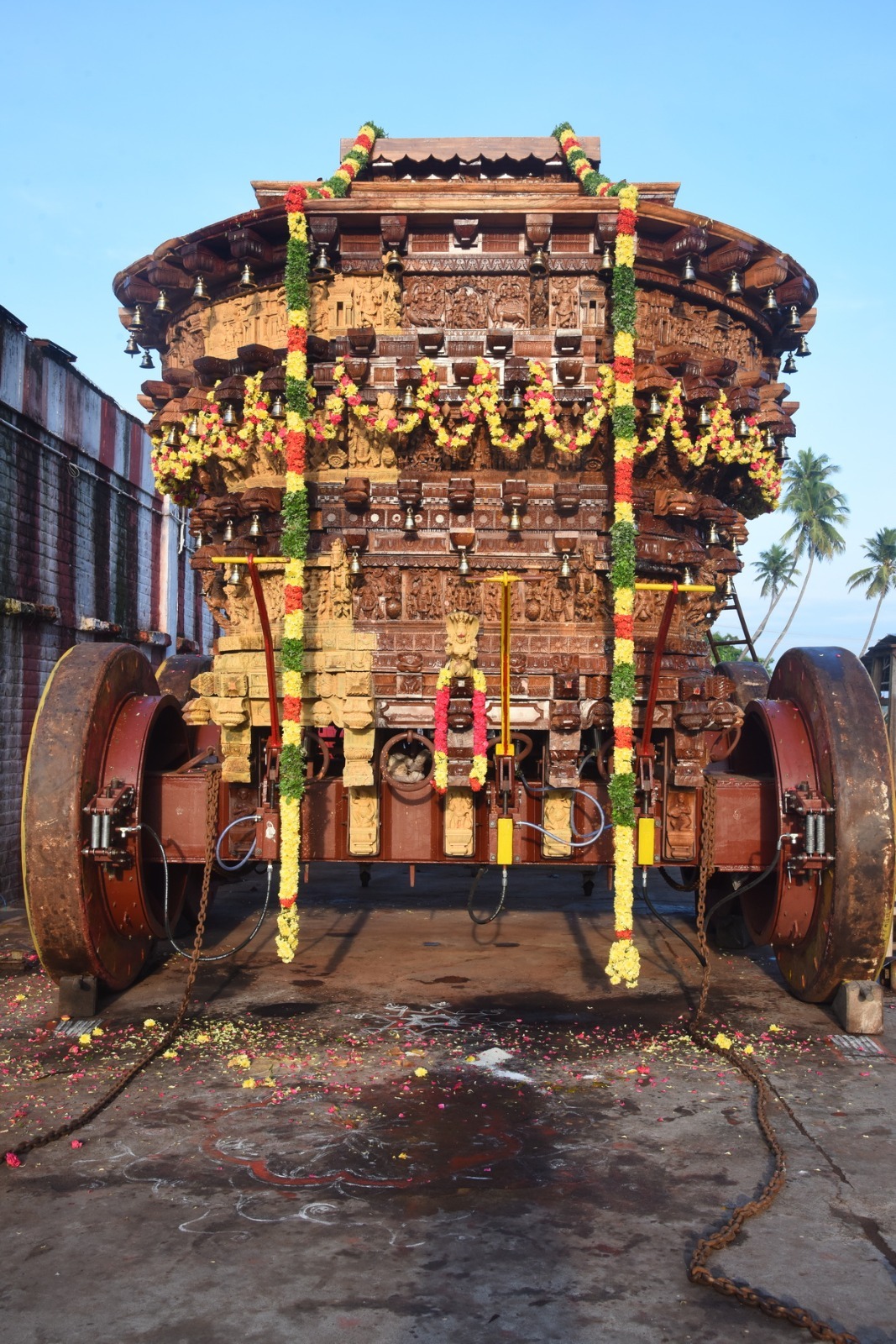 குணசீலம் பெருமாள் கோவிலில் புதிய தேர் வெள்ளோட்டம்