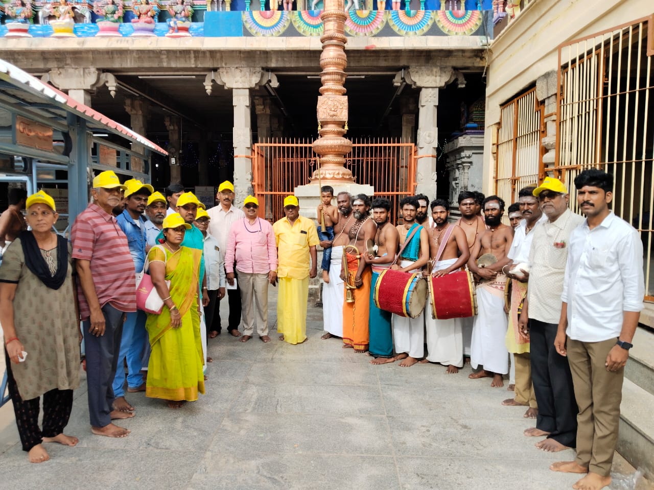 நவக்கிரக சுற்றுலா பேருந்துக்கு உற்சாக வரவேற்பு.