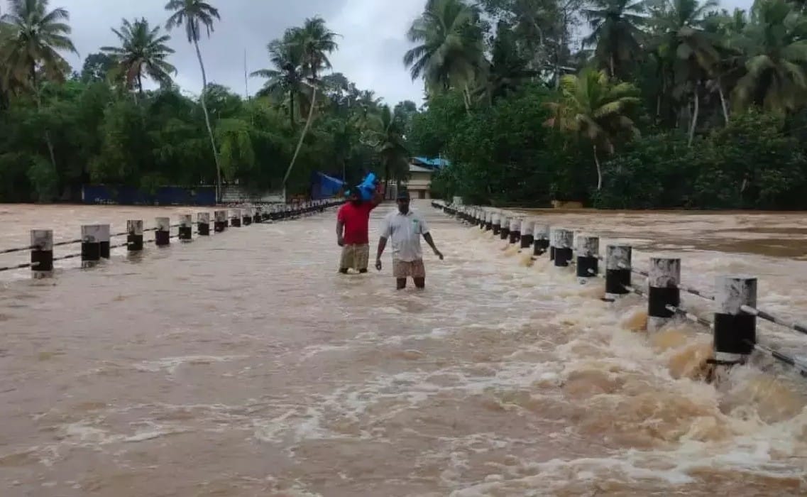 குமரி மாவட்டத்தில்   தொடரும் கனமழை  அணைகள் 24 மணி நேரமும் கண்காணிப்பு