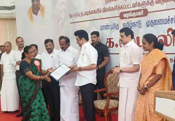 கோவையில் 468ஏக்கர் நிலம்  உரிமையாளர்களிடம் ஒப்படைப்பு  40ஆண்டுகளுக்கு பிறகு திரும்ப கிடைத்தது