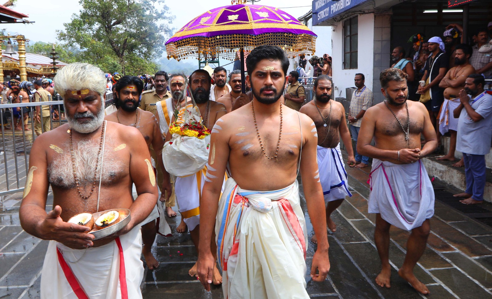 மண்டலபூஜை, மகரவிளக்கு பூஜையில்  அய்யப்ப பக்தர்களுக்கு கட்டுப்பாடுகள்