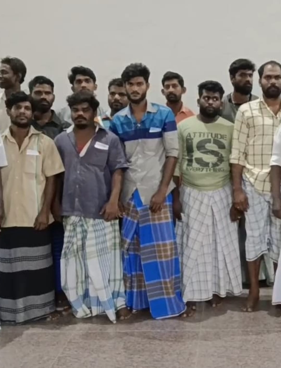 விடுவிக்கப்பட்ட 17 மீனவர்கள்  சென்னை வருகை