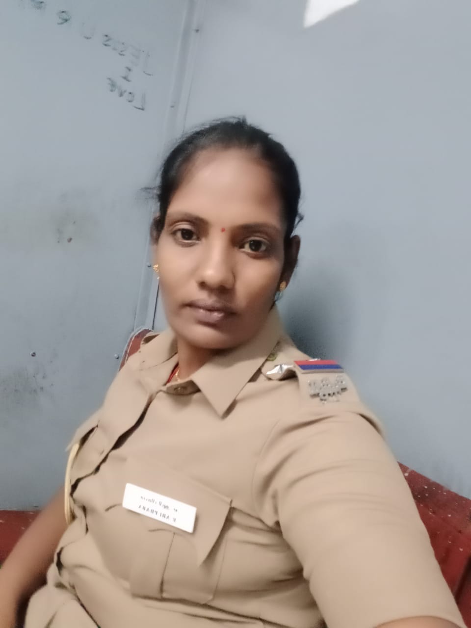 நாகர்கோவிலில் எஸ். ஐ. சீருடையில் சுற்றிய  பெண் கைது