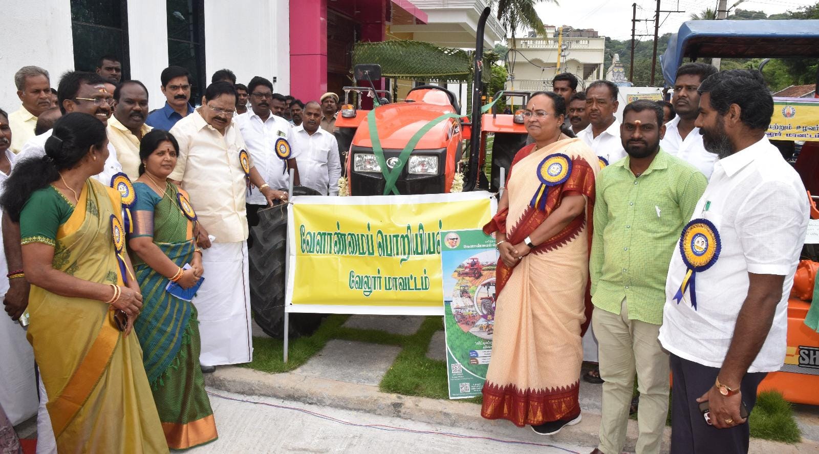 வேலூர் மாவட்டத்தில் மக்களுடன் முதல்வர் திட்டம் சார்பில் நல திட்ட விழா   நீர்வளத் துறை அமைச்சர் துரைமுருகன் பங்கேற்பு