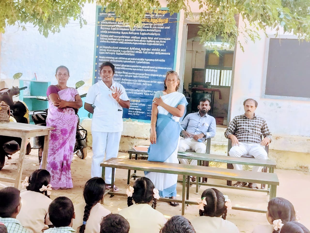 வெள்ளூர் நடுநிலைப் பள்ளியில் மாணவர்கள் சுகாதாரம் குறித்த ஆய்வு