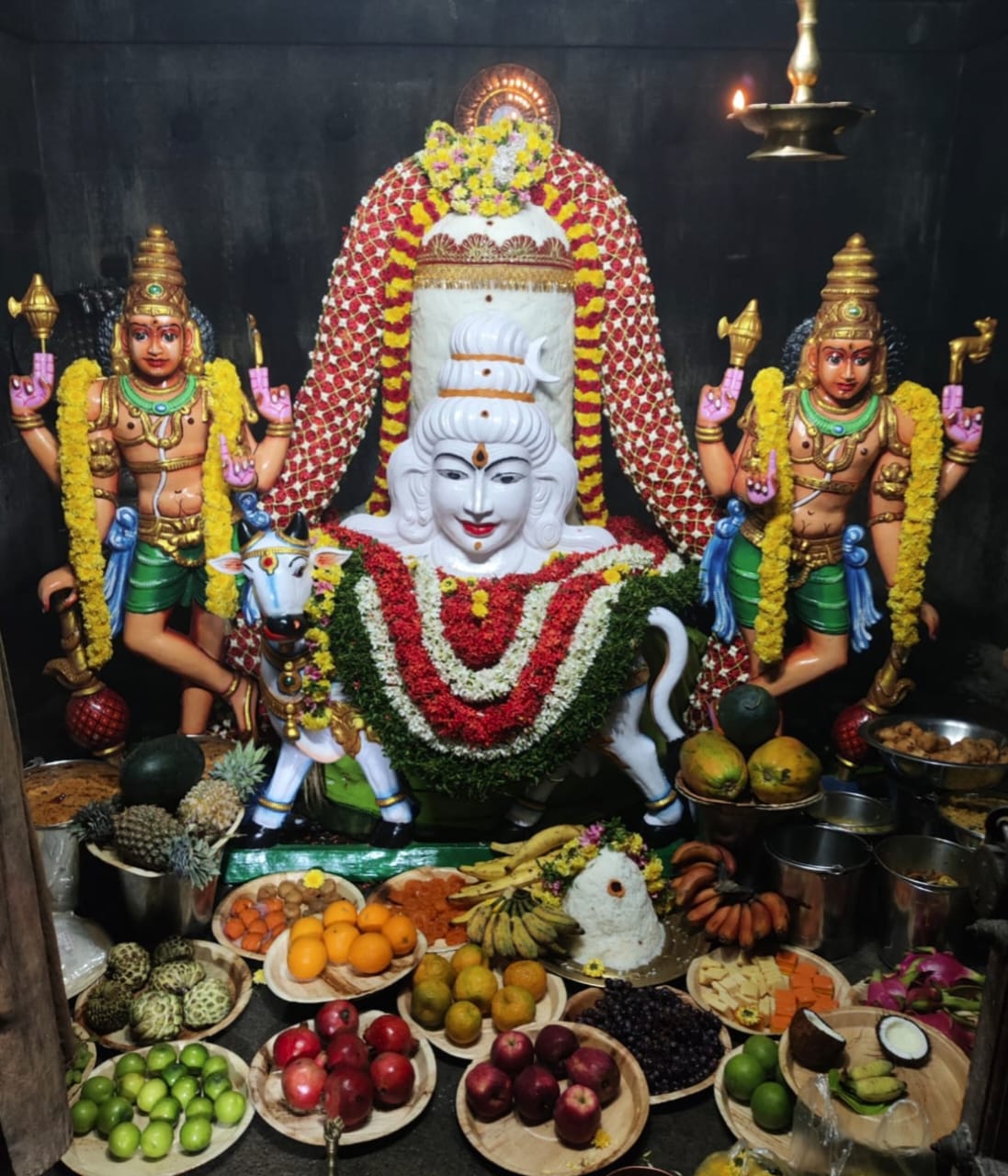 கூழமந்தல் அருள்மிகு விசாலாட்சி சமேத ஸ்ரீ உத்திர கங்கைகொண்ட சோழீஸ்வரர் கோயிலில் மகா அன்னாபிஷேகம்: