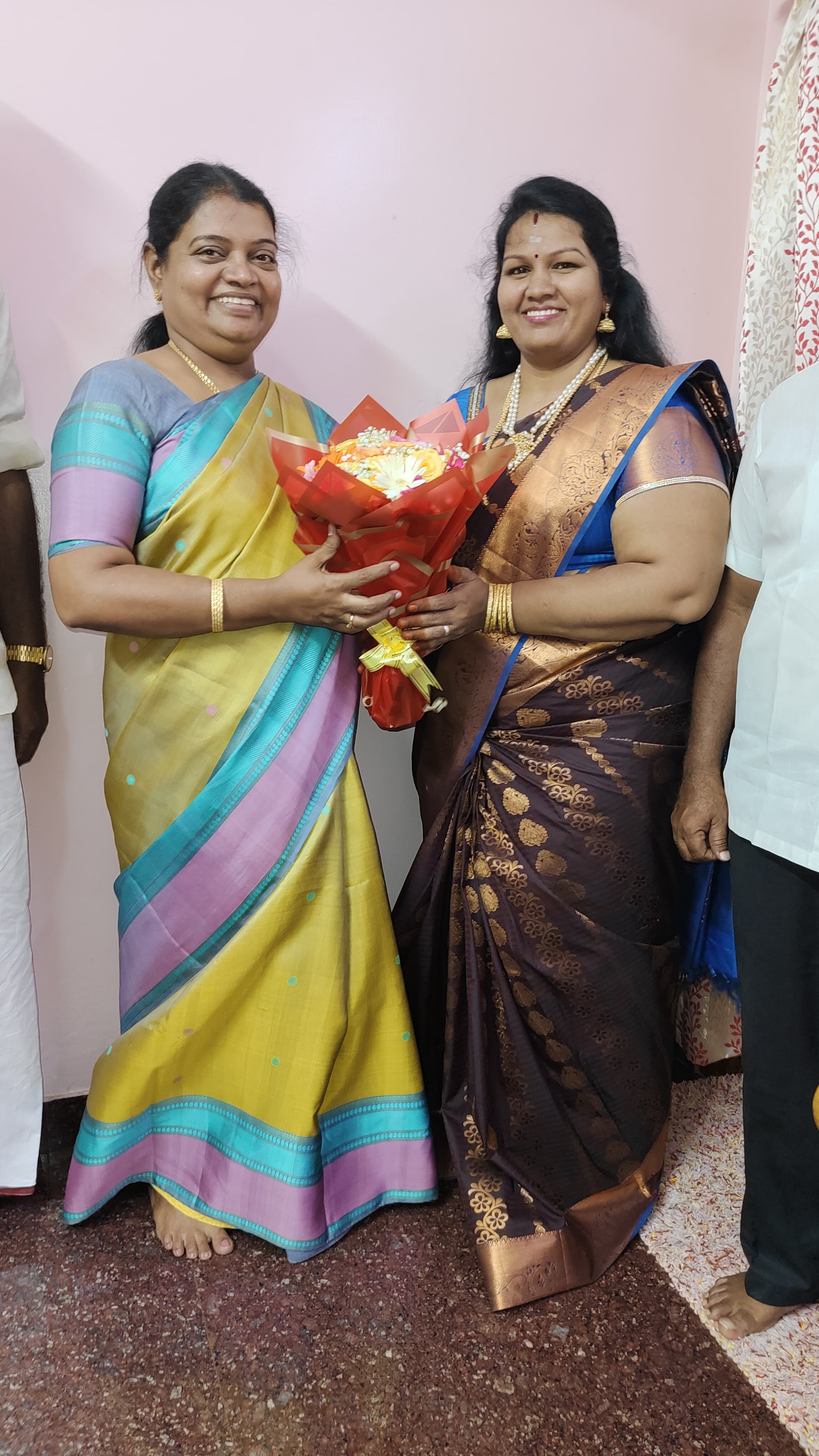 அமைச்சரிடம் வாழ்த்து