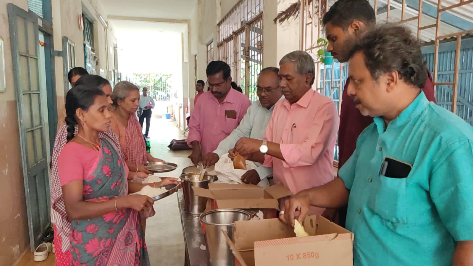 மனவளர்ச்சி குன்றிய முதியோர் இல்லத்தில் உலக அன்னையர் தினம்