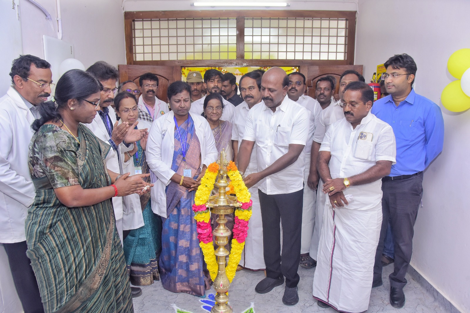 அரசு மருத்துவமனைகளில் சிகிச்சை  பெறுவோர் எண்ணிக்கை 3 மடங்கு உயர்வு