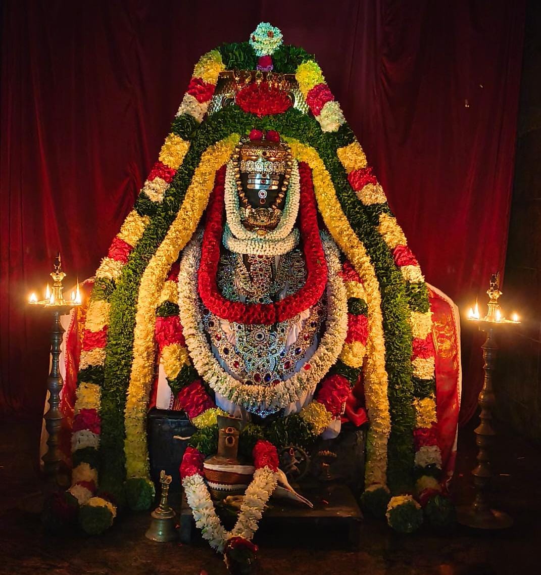 தென்னீஸ்வரர் சிறப்பு அலங்காரத்தில் அருள்பாலிக்கும் காட்சி