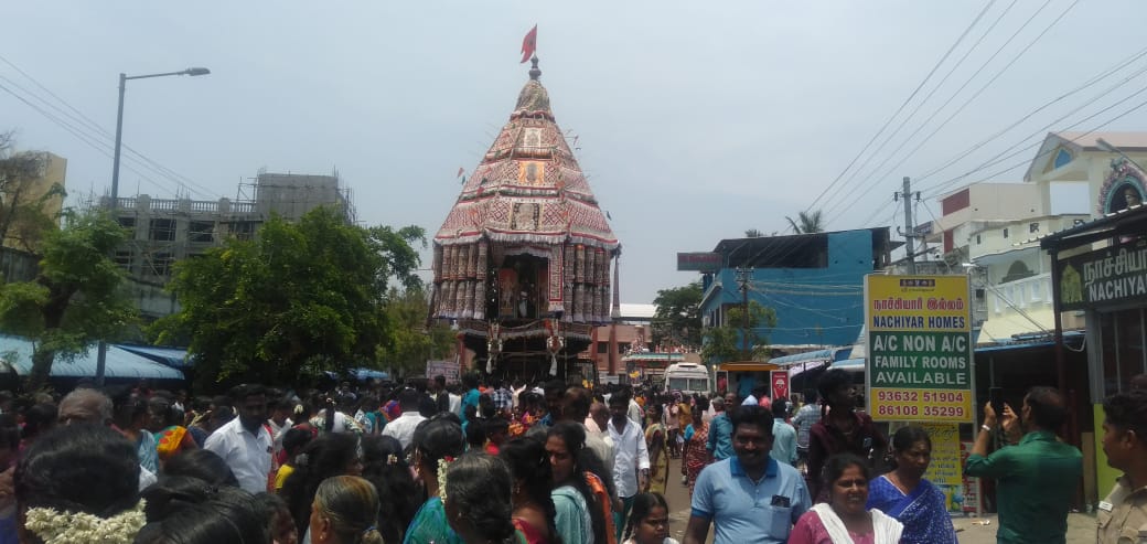 சித்திரை திருவிழாவை முன்னிட்டு  திருக்கடையூர் அமிர்தகடேஸ்வரர்  கோவிலில் தேரோட்டம்   