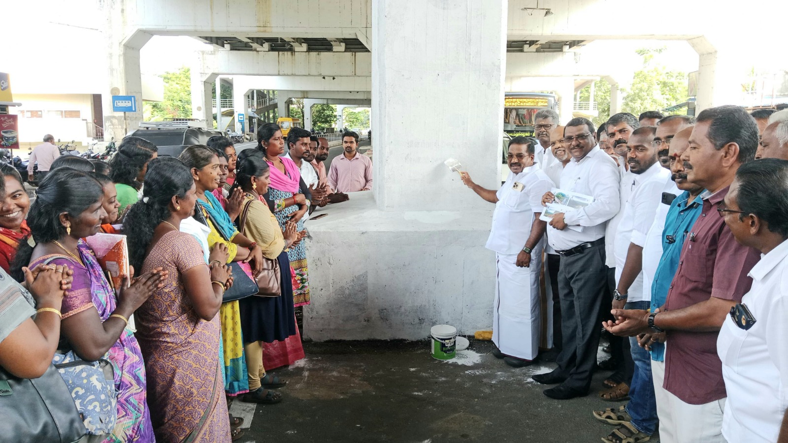 மேம்பால தூண்களில் தமிழ்நாட்டின் பாரம்பரிய புராதன அடையாளங்களை ஓவியப்படுத்தும் பணி