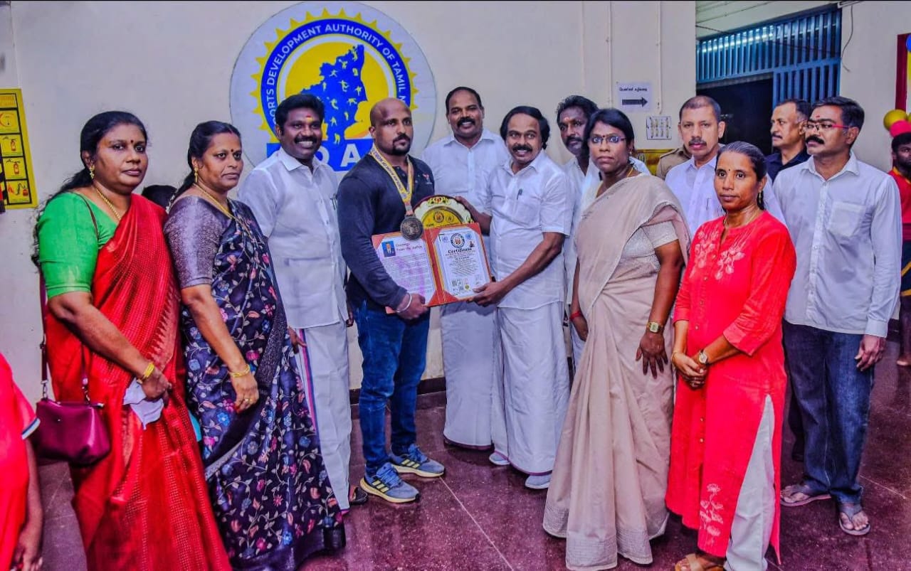 இரும்பு மனிதனுக்கு  அமைச்சர் பாராட்டு 