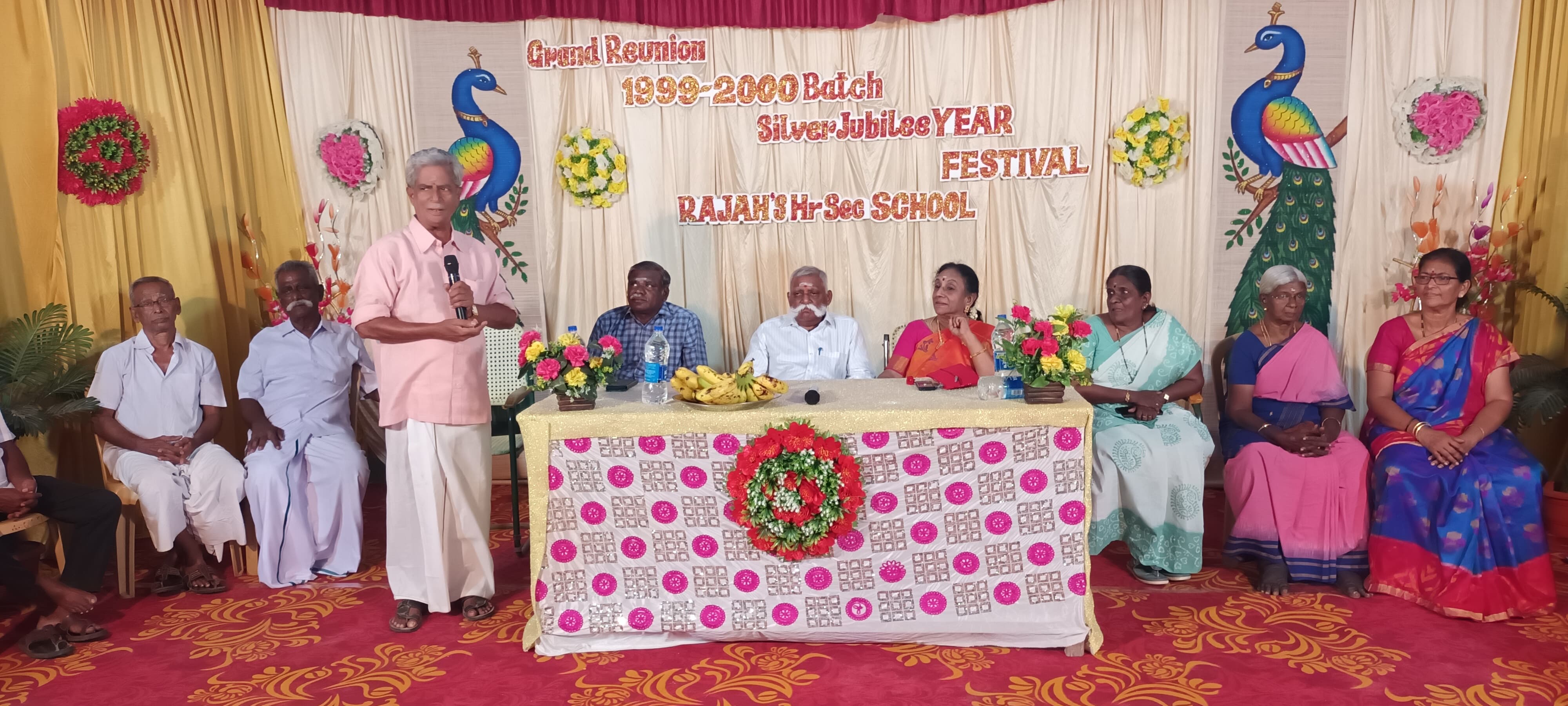 முன்னாள் மாணவ மாணவிகள் சந்திக்கும் குடும்ப விழா