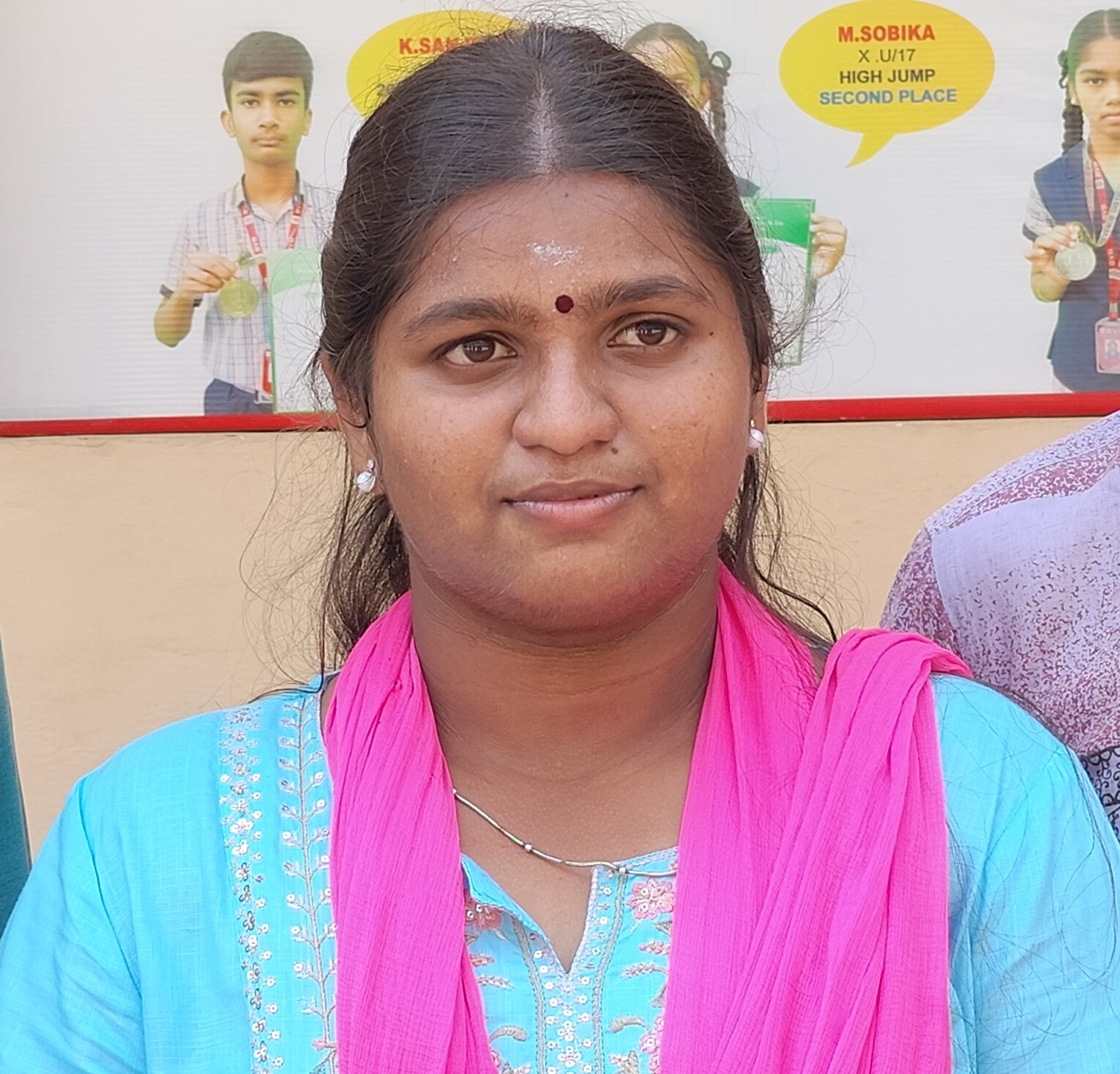 பிளஸ் 2 தேர்வில் 599 மார்க்  எடுத்து பழனி மாணவி முதலிடம்   'வங்கி அதிகாரியாக விருப்பம்'