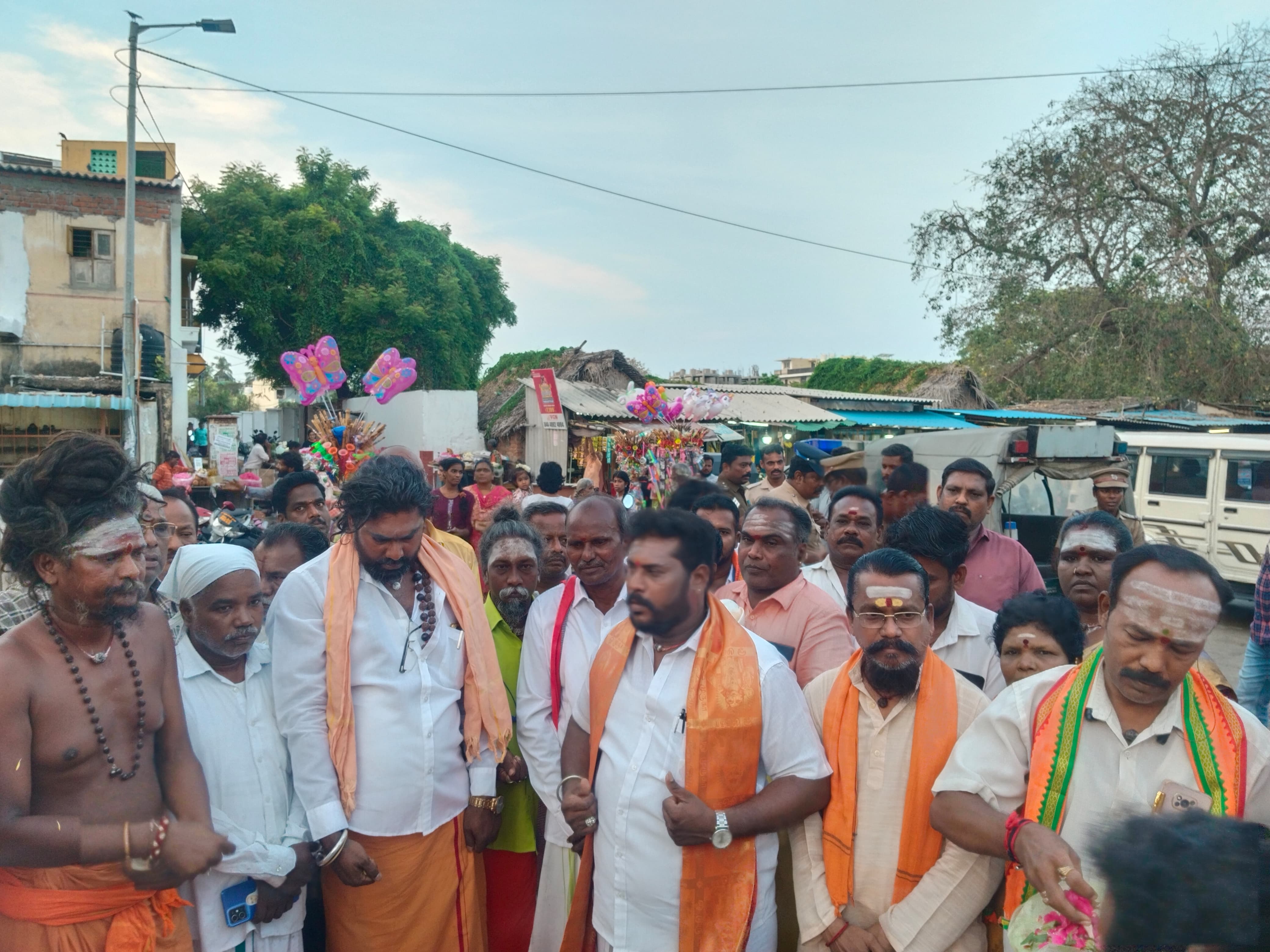 50 மேற்பட்ட பாரத் முன்னணி நிர்வாகிகள் கலந்து கொண்டு சங்கநாதம் முழங்க, திருவாசகம் பாடி, மோட்ச தீபம் ஏற்றி பிரார்த்தனை