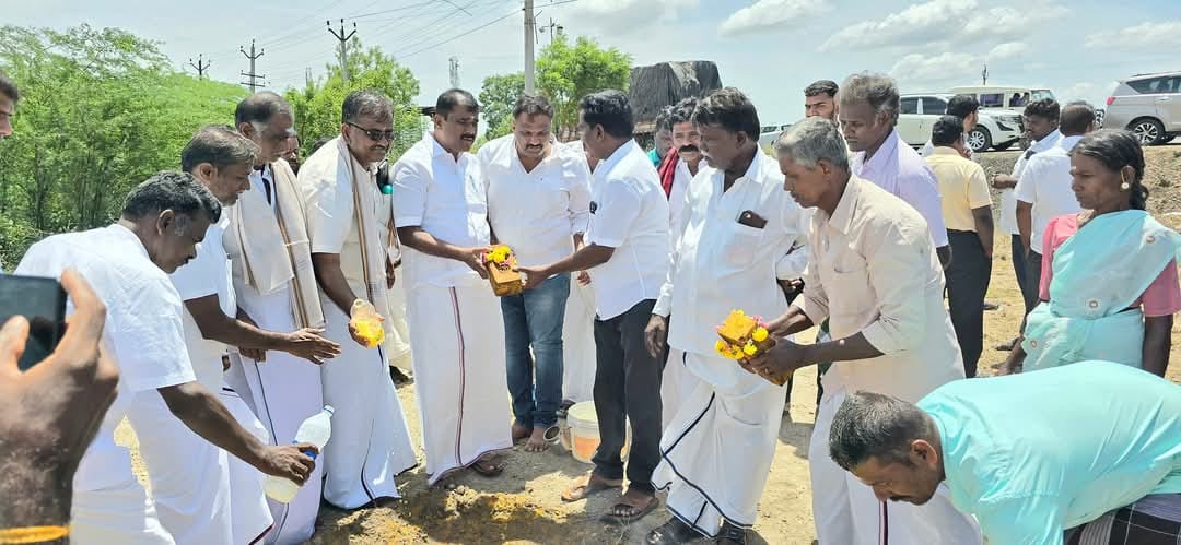 எட்டயபுரம் அருகே,  கீழஈரால் ஊராட்சியில்  அனைத்து கிராம அண்ணா மறுமலர்ச்சி திட்டப் பணிகள்