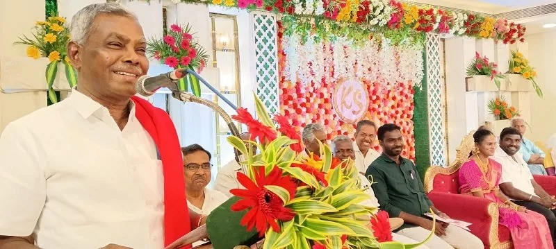 மணமக்களை மலர் தூவி வாழ்த்துங்கள் !  ‘அரிசியை வீணாக்காதீர்’ என  சிபிஎம் செயலாளர் அறிவுரை
