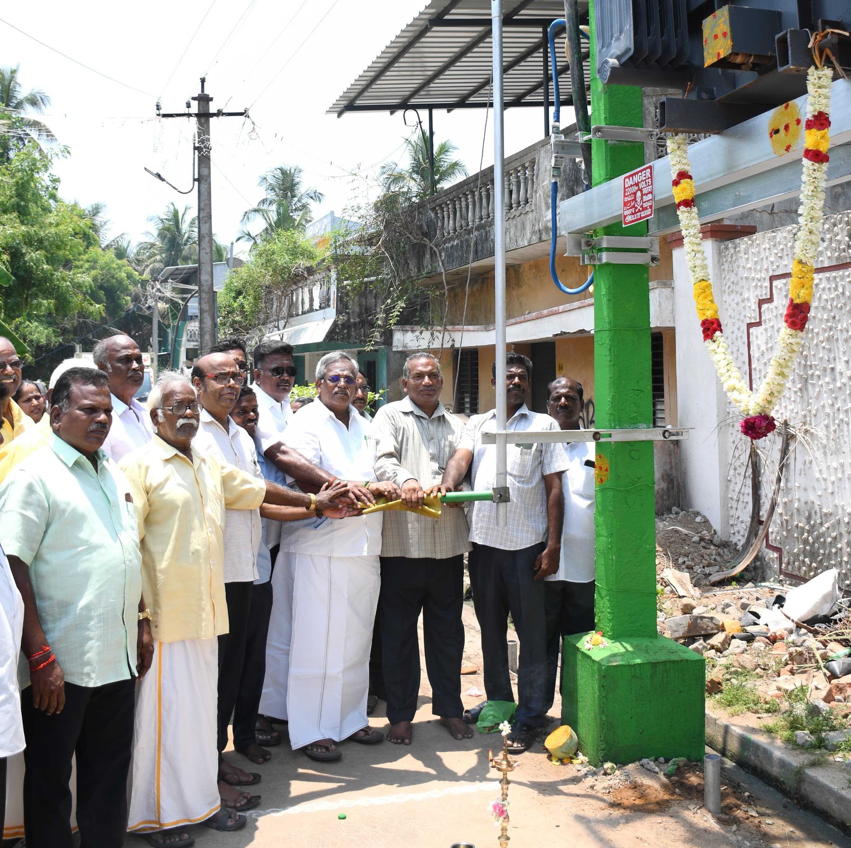 புதுவை இடையார்பாளையம் பகுதியில் 220 kv மின்மாற்றியை சபாநாயகர் இயக்கி தொடங்கி வைத்தார் 