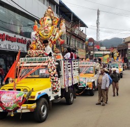 ஊட்டியில் இந்து முன்னணி சார்பில் விநாயகர் விசர்ஜன ஊர்வலம்