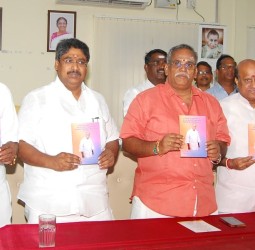 முதல்வர் ரங்கசாமியின் 75-வது  பிறந்த நாள் நிறைவையொட்டி நடந்த கவிதை நூல் வெளியீட்டு விழா