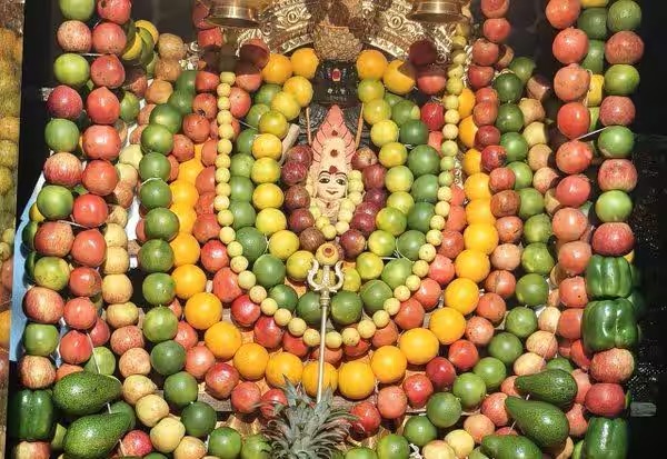 பழ அலங்காரத்தில் அம்மன்