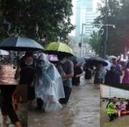 சீனாவில் கனமழை, வெள்ளம்; 10 பேர் பலி