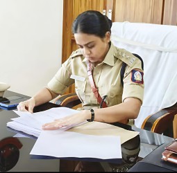 குளச்சல் உதவி காவல் கண்காணிப்பாளராக (ASP) , ரேகா ஆர்.நல்லெட் பதவியேற்றார்*