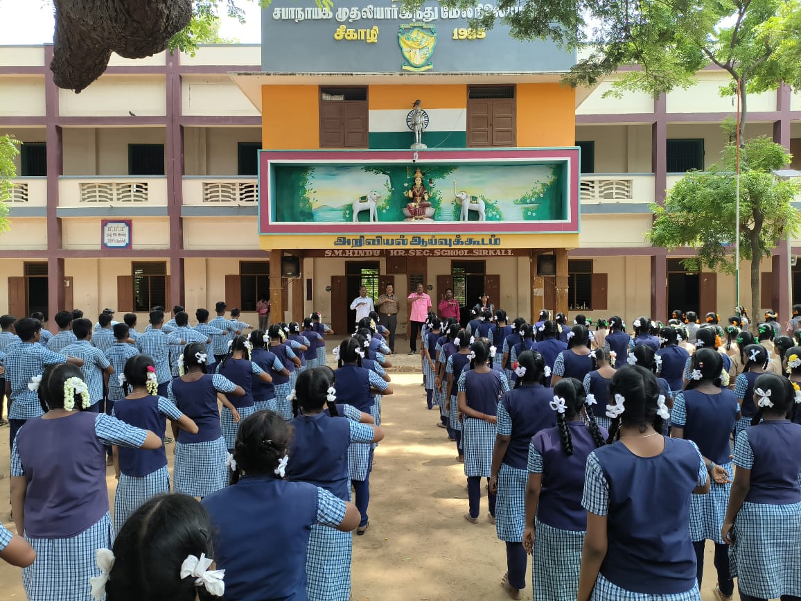 உலக யானைகள் தினம் அனுசரிப்பையொட்டி சீர்காழி ச.மு.இ. மேல்நிலைப் பள்ளியில் உறுதி மொழி ஏற்பு