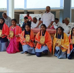 வலங்கைமான் அருகே உள்ள ஆவூர் அரசினர் மேல்நிலைப்பள்ளியில் கடந்த ஆண்டு பத்தாம் வகுப்பு பொதுத் தேர்வில் முதல் மதிப்பெண் பெற்ற மாணவ, மாணவிகளுக்கு பாராட்டு.