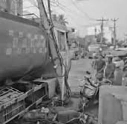 பூந்தமல்லி: தாறுமாறாக ஓடிய குடிநீர் லாரி வாகனங்கள் மீது மோதியதில் இருவர் உயிரிழப்பு